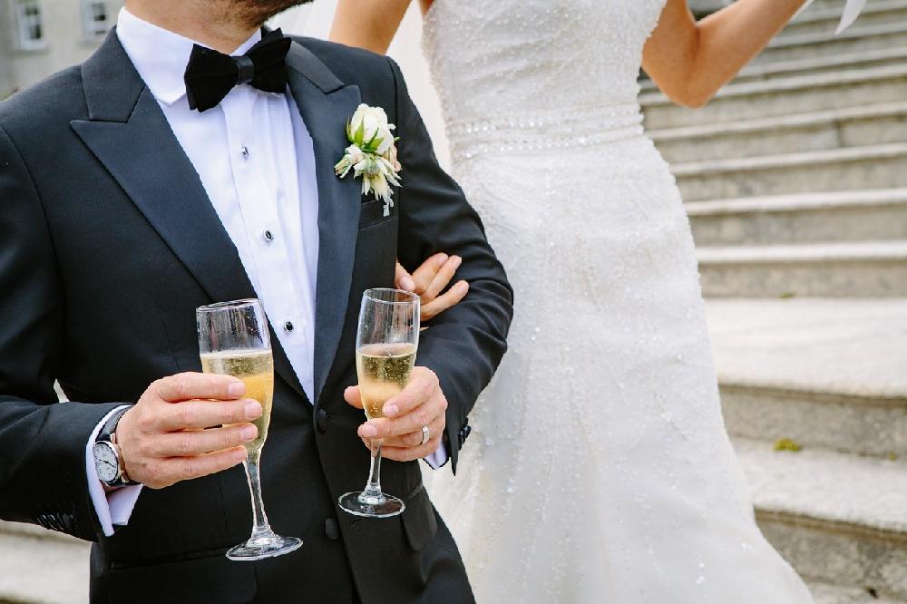 Jak wybrać odpowiedni garnitur na ślub?